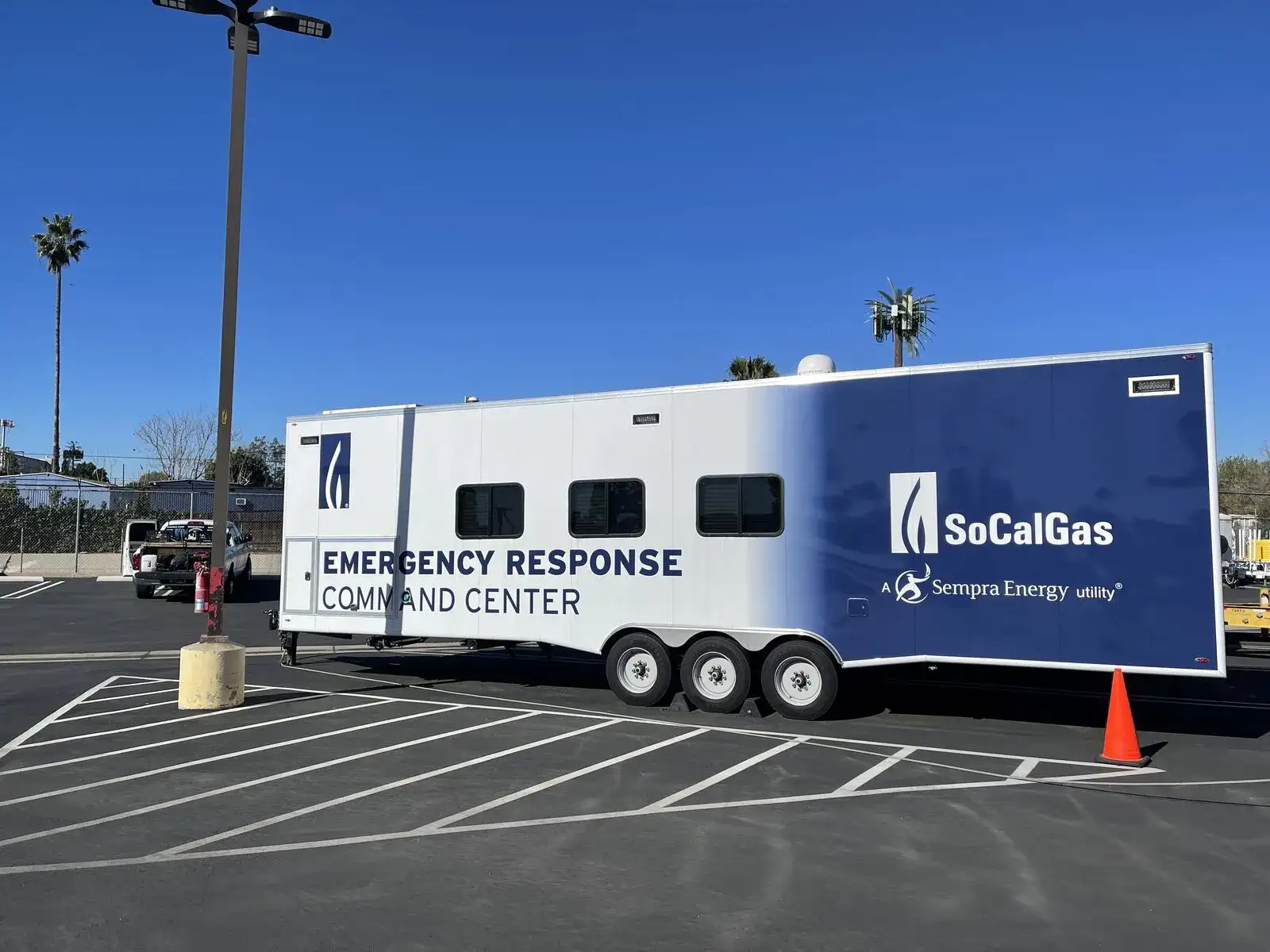 Armando King Mobile Detailing schedules mobile auto detailing San Fernando Valley for a white and blue truck in a lot.